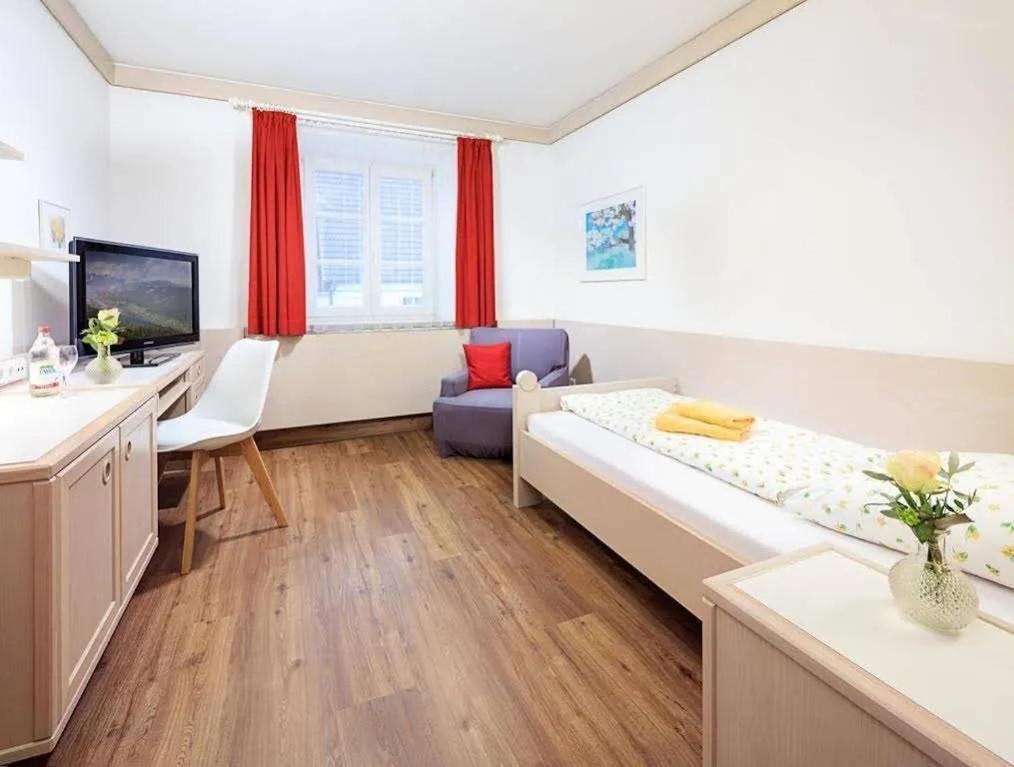 Hotel Und Gasthof Zur Laute Mindelheim Bagian luar foto